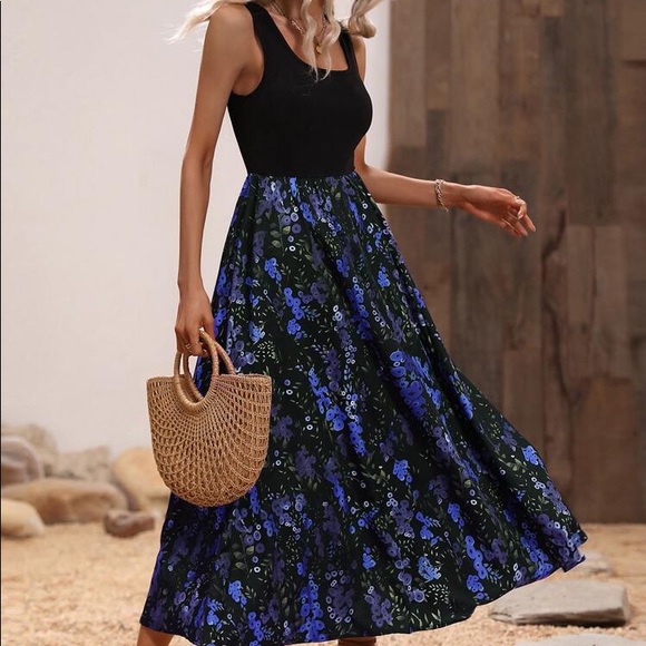 Dresses & Skirts - 🖤 BOHO BLACK BLUE FLORAL MAXI DRESS!